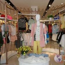 服飾綜合館 解碼當(dāng)代個(gè)性自主零售新風(fēng)尚